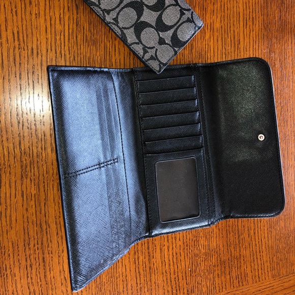 Coach Wallet - Picture 3 of 3